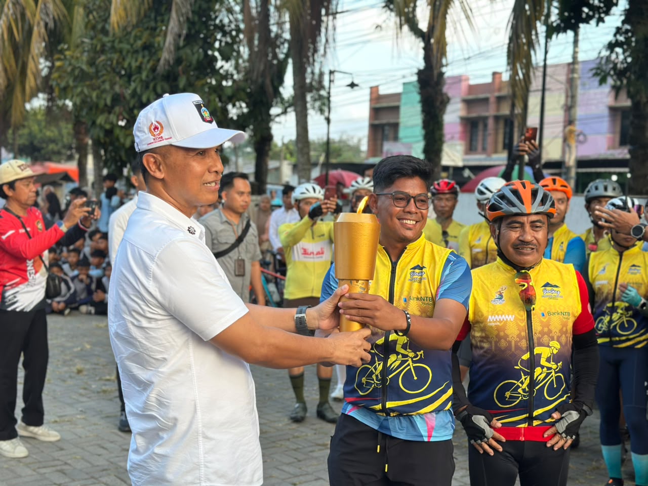 Sekda Lombok Tengah Sambut Kirab Api Obor Porprov NTB XII Tahun 2026 di Kopang